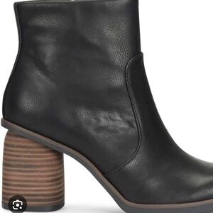 KORKS Women's Destiny ; Black Leather  Zip Ankle Boots Size 7.5